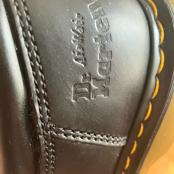 Dr. Martens Black Oxford Shoes Classic Leather Design - Picture 2 of 12